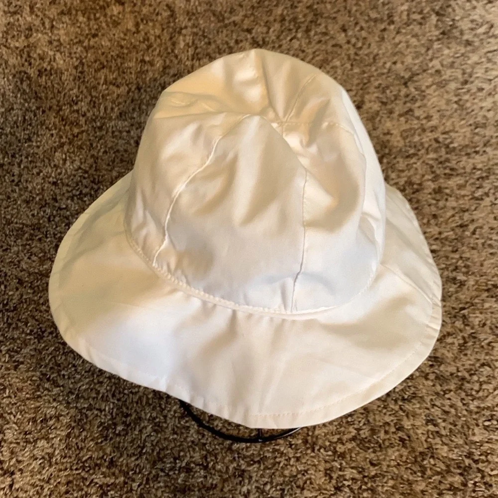 Bailey Boys white sun hat with chin strap Size 3 Months